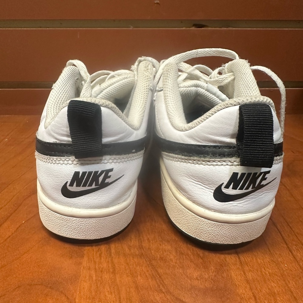 Nike White Classic Sneakers Low-Top Minimalist Design - Picture 6 of 14